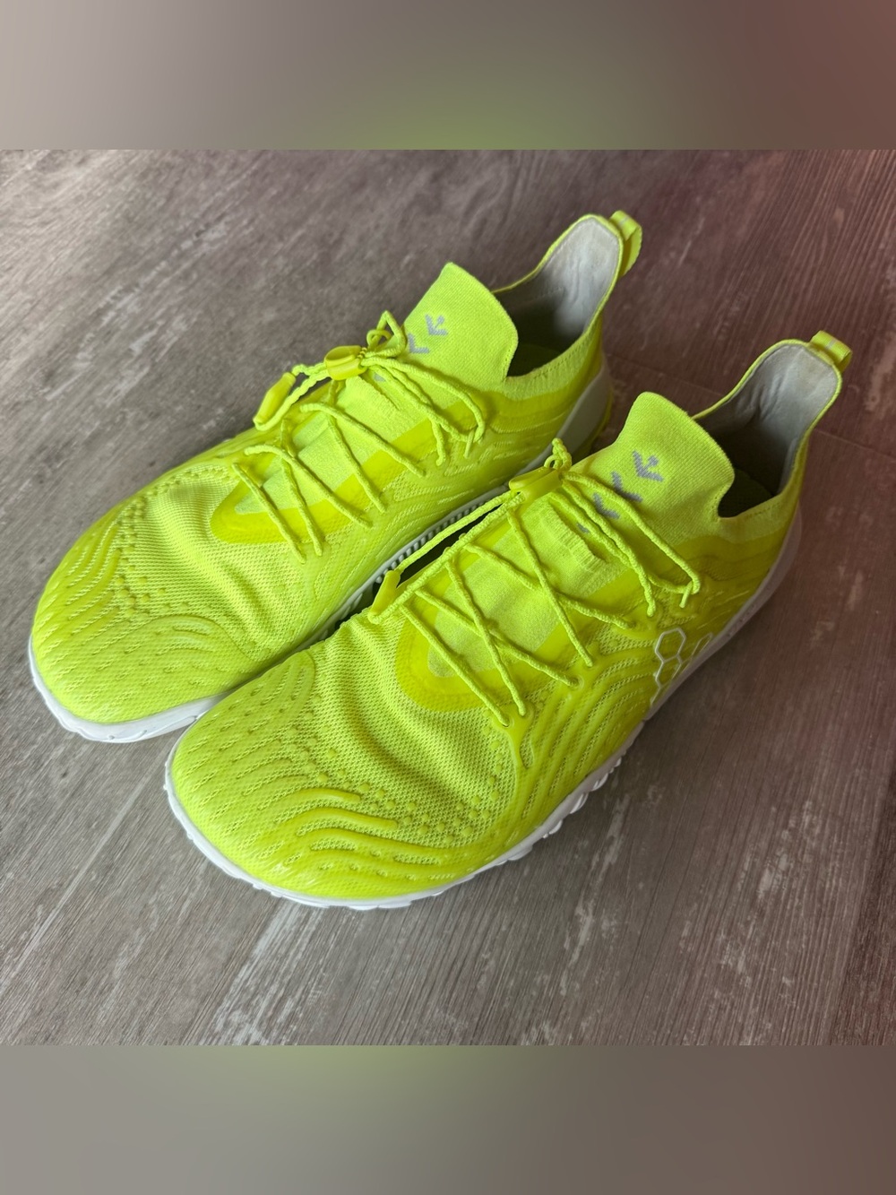 Vivobarefoot Hydra ESC in Safety Yellow Mens EU 43/US 10 swimrun tail shoe EUC